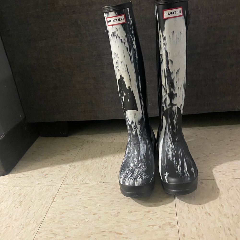 Hunter slightly scuffed on side, barely visible